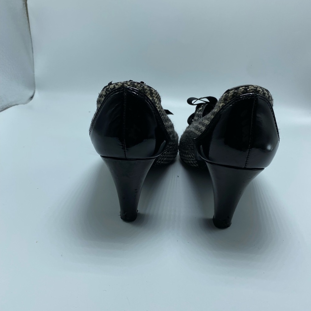 Liz Claiborne Black and White Houndstooth Heels - Picture 4 of 6